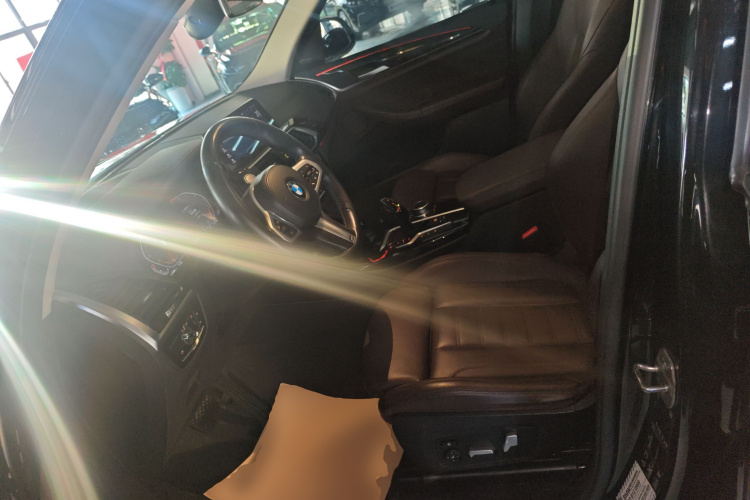 宝马X3 2021款 改款 xDrive30i 领先型 M运动套装中控内饰19