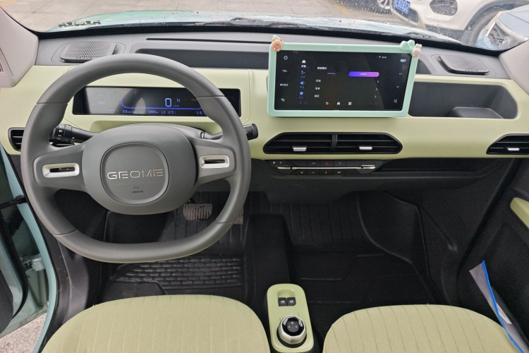 吉利银河 2024款 熊猫mini 200km 耐力熊中控内饰12