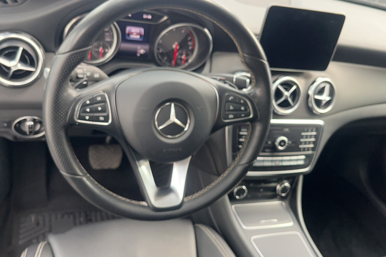 奔驰GLA 2018款 GLA 200 时尚型中控内饰7003