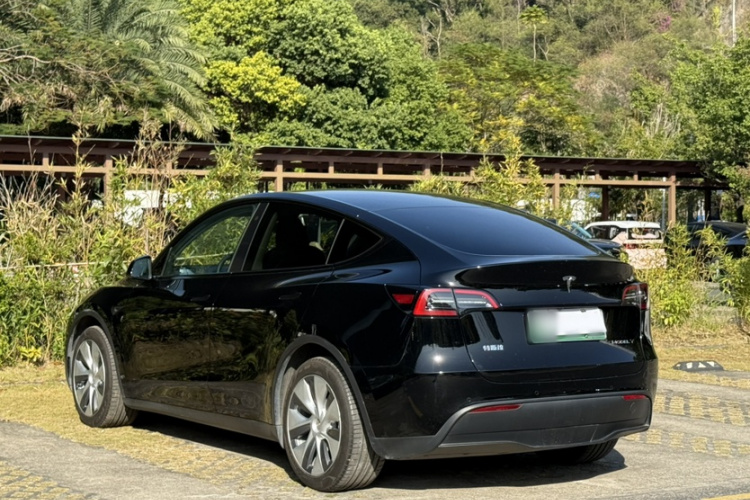 特斯拉 Model Y 2022款 后轮驱动版车身外观6009