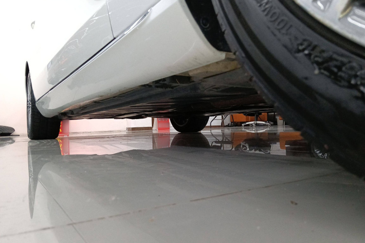 奔驰E级 2020款 E 300 L 豪华型机舱底盘29