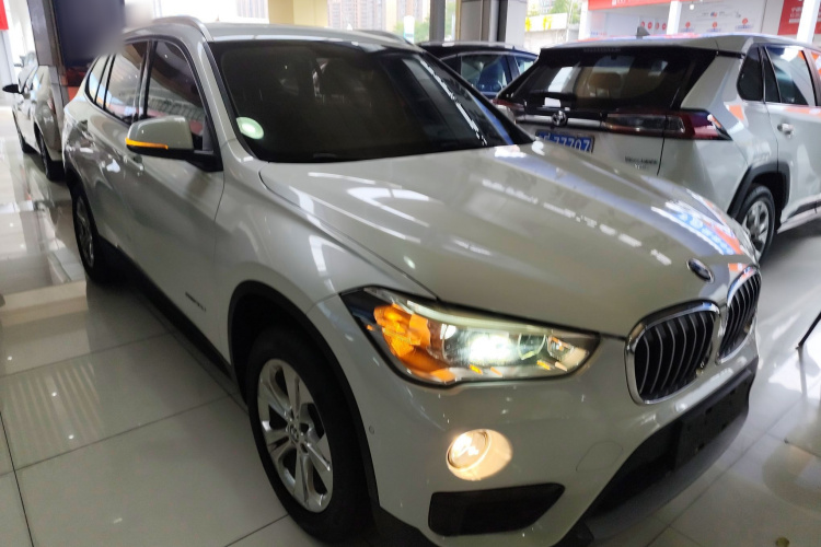 宝马X1 2016款 sDrive18Li 尊享型车身外观3