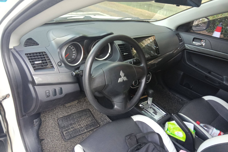 三菱 翼神 2013款 时尚版 1.8L CVT舒适型局部细节13