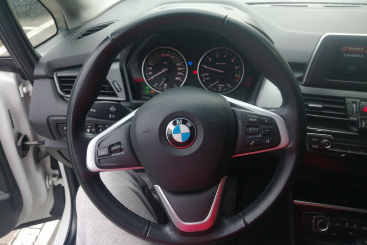 宝马2系旅行车 2016款 218i 时尚型中控内饰13