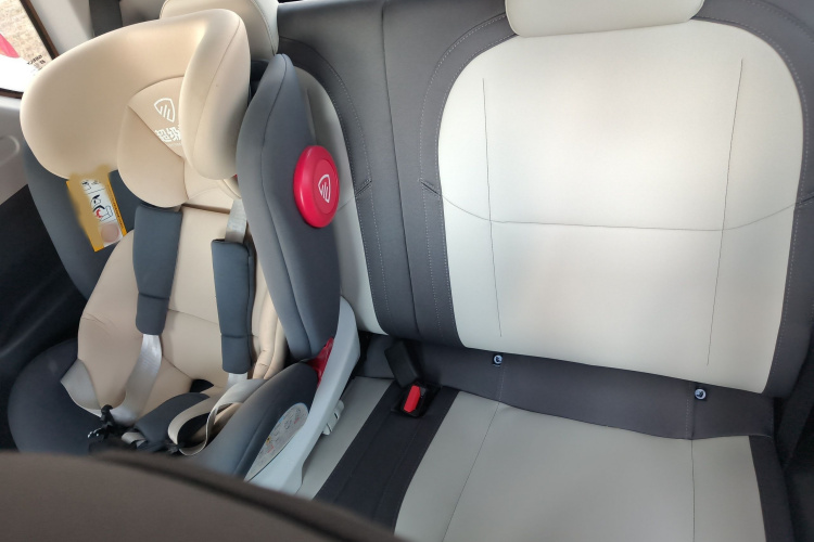 吉利银河 2025款 210km 熊猫卡丁中控内饰7004