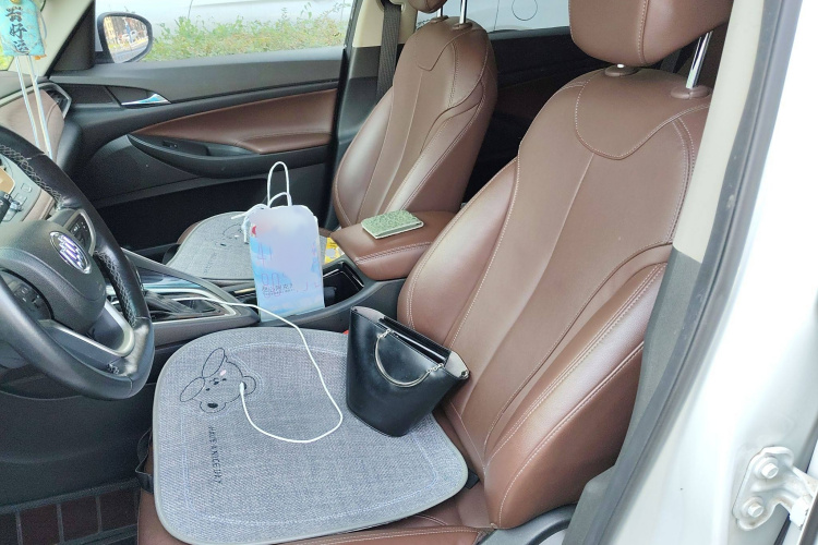 别克GL6 2019款 18T 6座互联尊贵型 国VI局部细节19