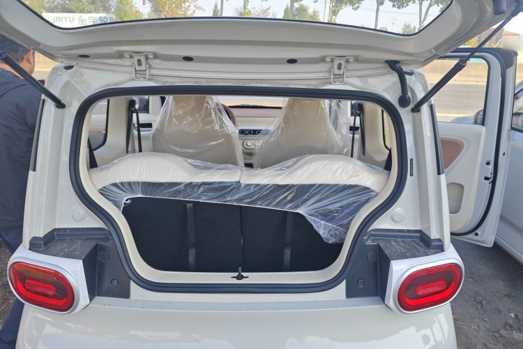 五菱汽车 宏光MINIEV 2024款 第三代 215km 青春版机舱底盘23