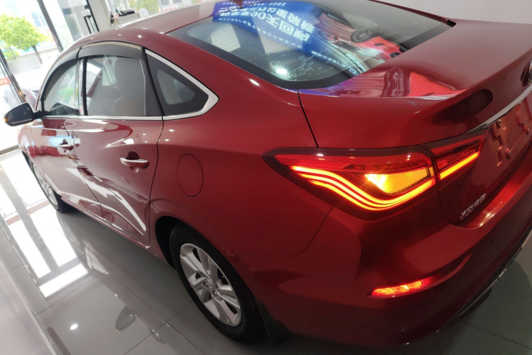 长安 逸动 2019款 高能版 1.6L GDI 自动先锋型 国VI车身外观4