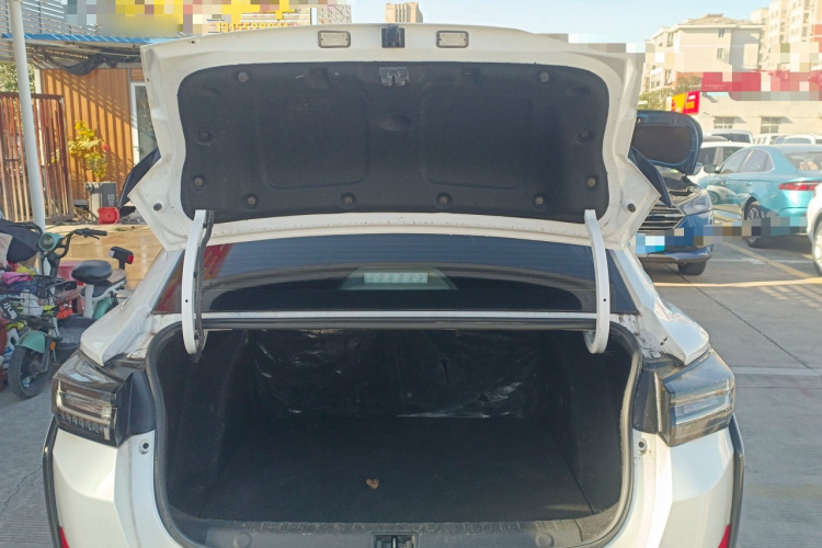 东风风神 奕炫 2024款 1.5L 自动劲速版机舱底盘23