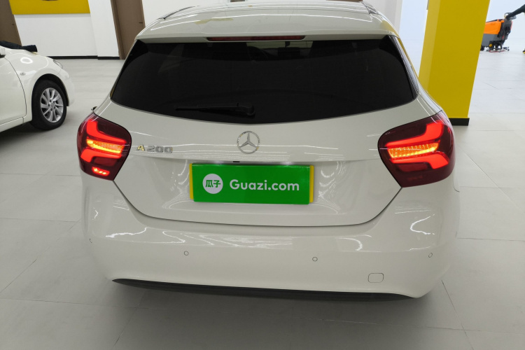 奔驰A级(进口) 2018款 A 200 动感型车身外观6004