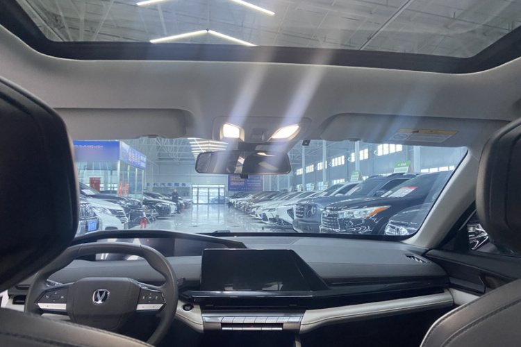 长安UNI-V 智电iDD 2023款  智电iDD 1.5T 113km智趣型中控内饰7006