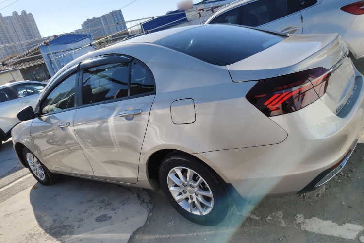 吉利汽车 帝豪 2020款 1.5L 手动豪华型车身外观4