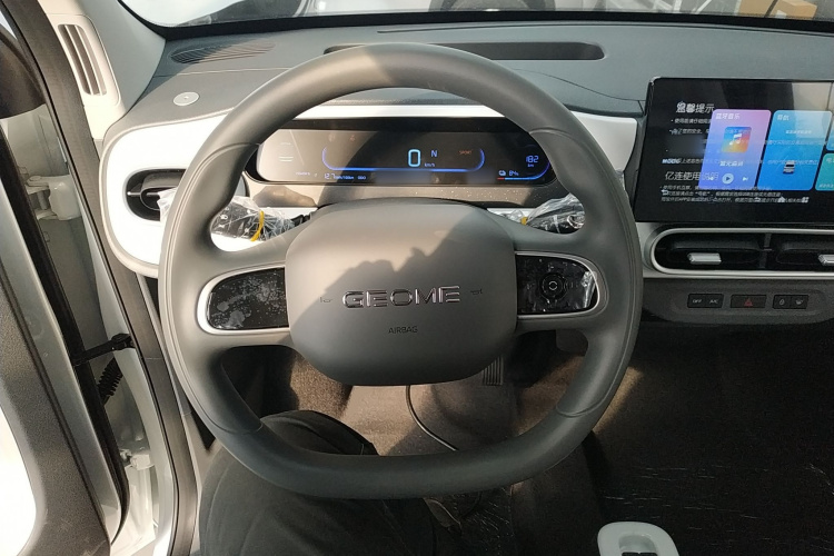 吉利银河 熊猫 2025款 210km 元气熊中控内饰13