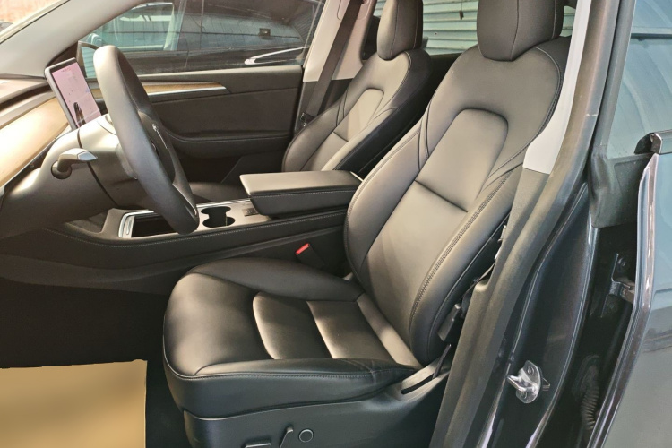 特斯拉 Model Y 2021款 长续航全轮驱动版局部细节19