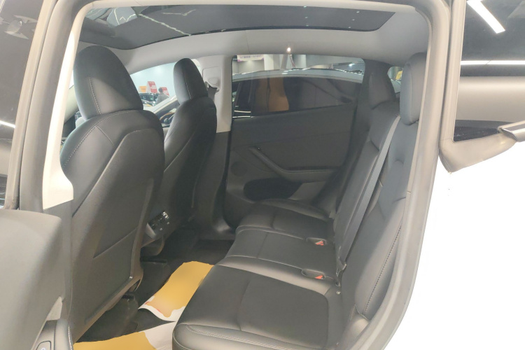 特斯拉 Model Y 2022款 改款 后轮驱动版中控内饰7004