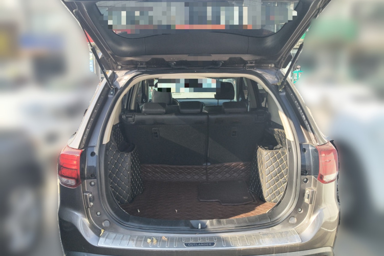 三菱 欧蓝德 2019款 2.0L 两驱畅享版 5座 国V中控内饰23