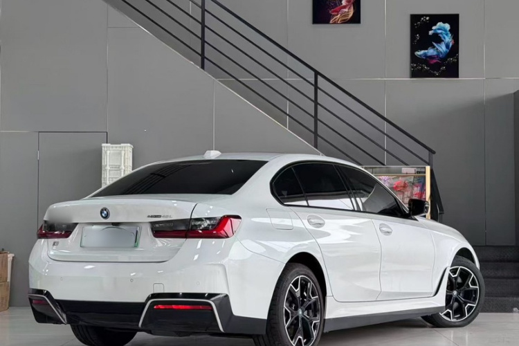 宝马i3 2023款 eDrive 40 L 曜夜套装车身外观6002