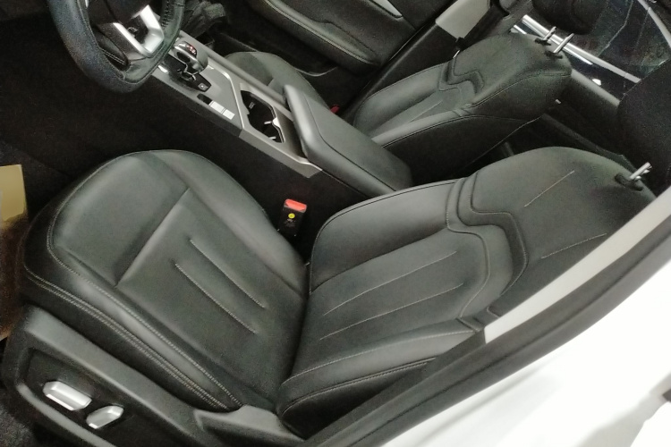 捷途X70S 2023款 1.5T DCT荣耀版 7座中控内饰19