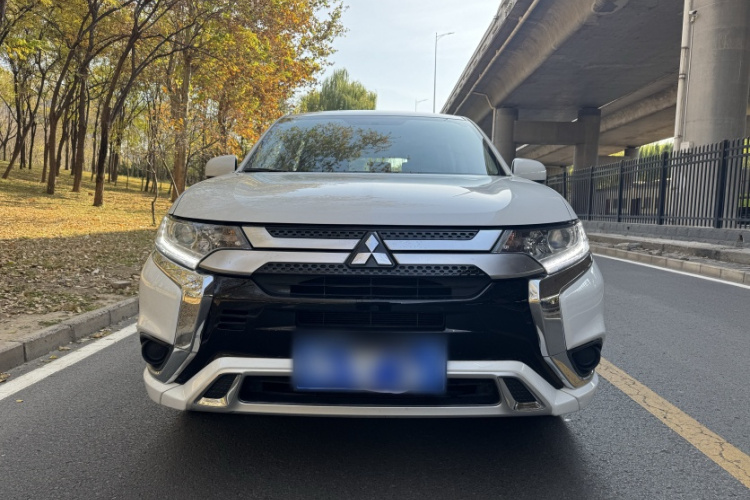 三菱 欧蓝德 2021款 2.0L 两驱畅行版 5座车身外观6009