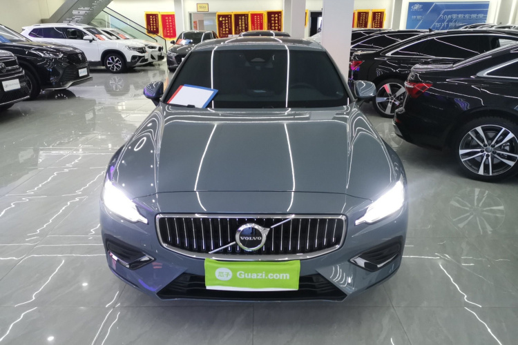 沃尔沃S60 2023款 B4 智逸豪华版车身外观2