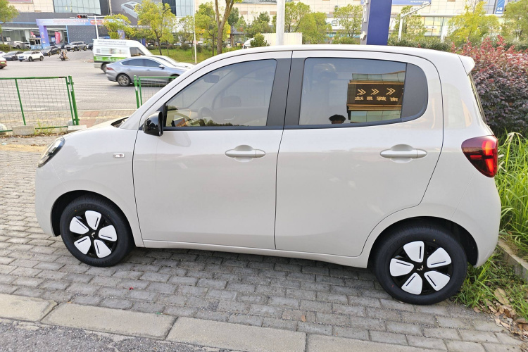 五菱汽车 宏光MINIEV 2025款 四门版 进阶款车身外观4