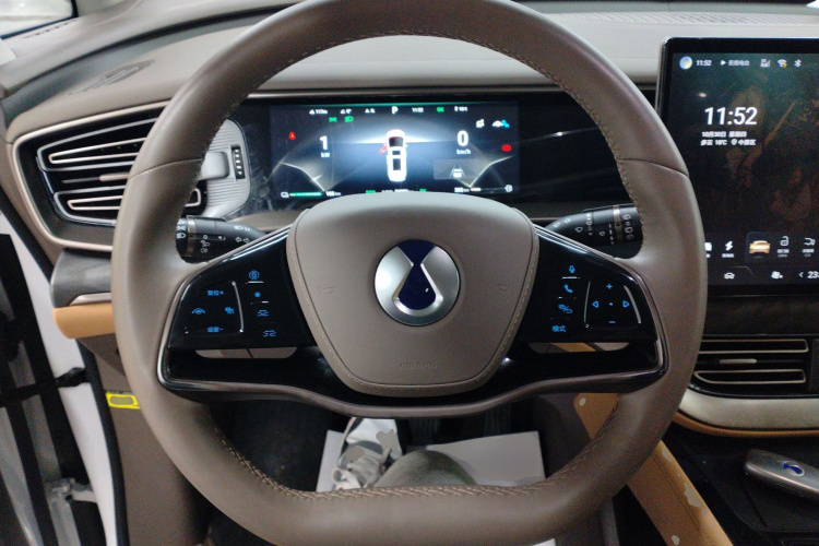 腾势D9 2022款 DM-i 1040 尊贵型中控内饰13