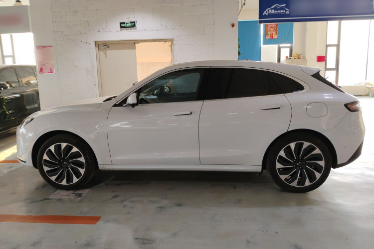 鸿蒙智行 问界M5 2022款 增程四驱旗舰版车身外观4