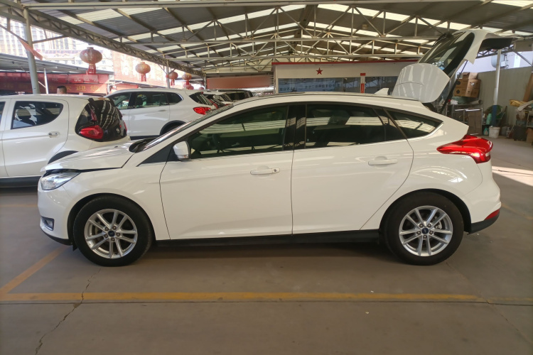 福特 福克斯 2018款 两厢经典 EcoBoost 180 自动精英型车身外观6001