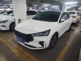 福特 福克斯 2022款 三厢 EcoBoost 180 自动竞速版