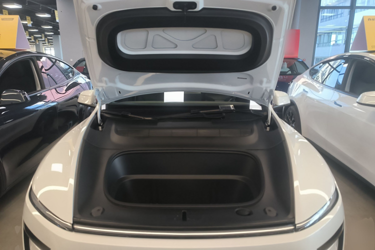 特斯拉 Model Y 2025款 后轮驱动版机舱底盘24