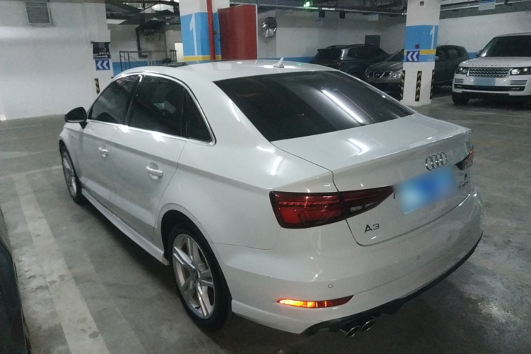 奥迪A3 2018款 30周年年型 Limousine 35 TFSI 时尚型车身外观4