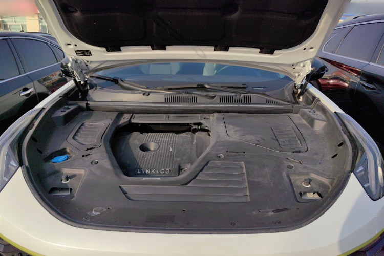 领克05 2020款 2.0TD 两驱耀Halo机舱底盘24