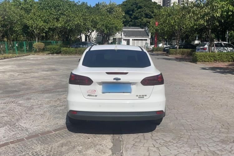 福特 福克斯 2017款 三厢 EcoBoost 125 自动超能风尚型智行版车身外观6004