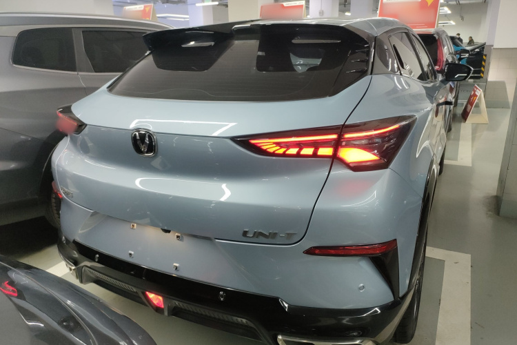 长安UNI-T 2023款 第二代 1.5T 旗舰型车身外观6