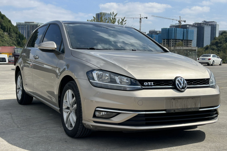 大众 高尔夫 2018款 230TSI 自动舒适型车身外观3