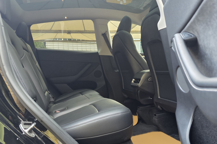 特斯拉 Model Y 2022款 改款 后轮驱动版局部细节9005