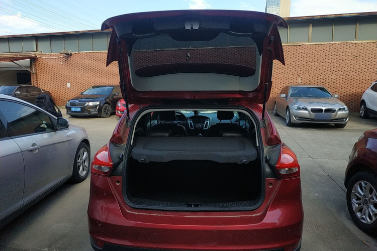 福特 福克斯 2017款 两厢 1.6L 自动风尚型智行版机舱底盘23