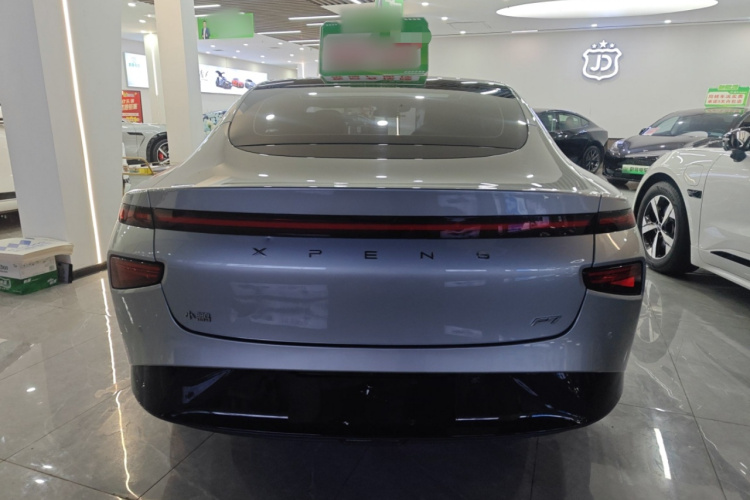 小鹏P7 2020款 670N车身外观6