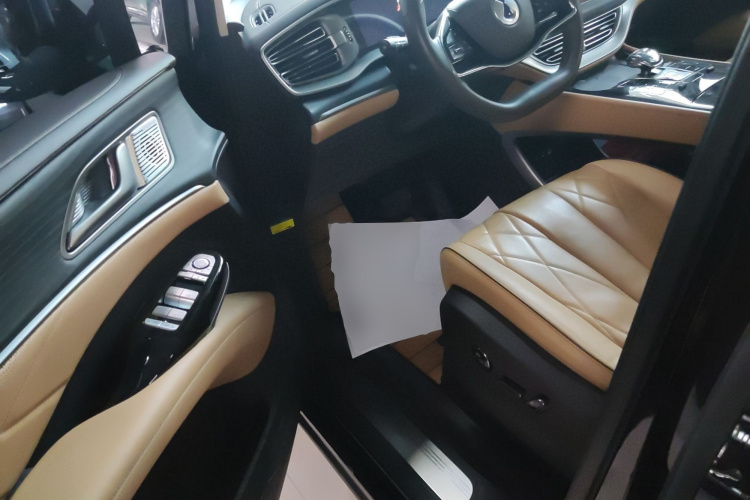 腾势D9 2024款 DM-i 980 四驱尊荣型中控内饰20