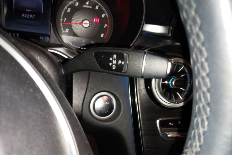 奔驰C级 2015款 C 200 L 4MATIC 运动版局部细节18