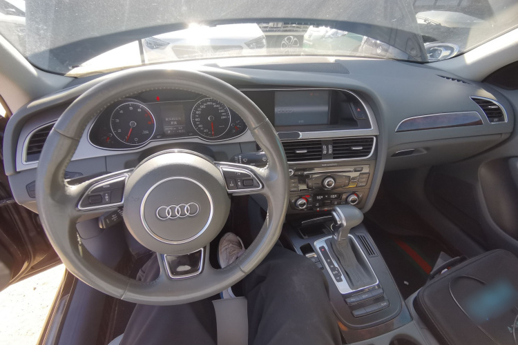 奥迪A4L 2015款 35 TFSI 自动舒适型中控内饰7002