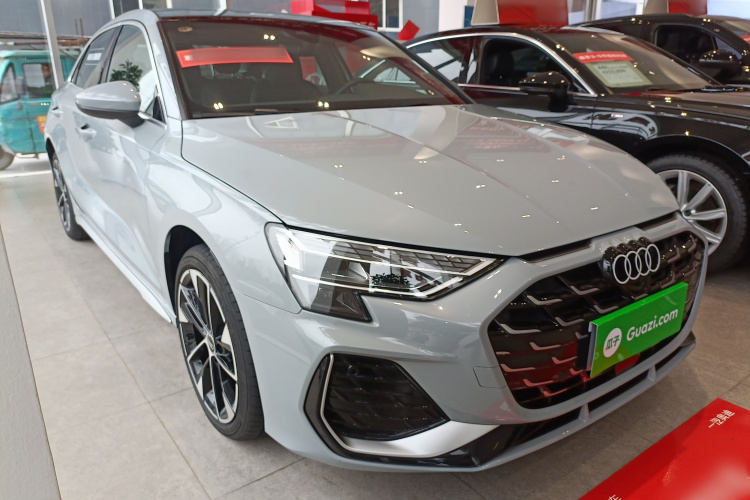 奥迪A3 2025款 A3L Limousine 35TFSI 飞驰尊享型车身外观3