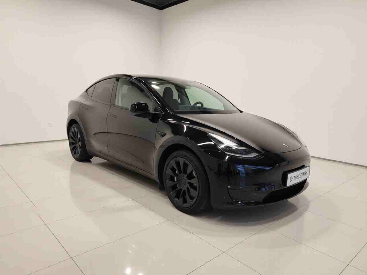 车辆右前45度外观展示