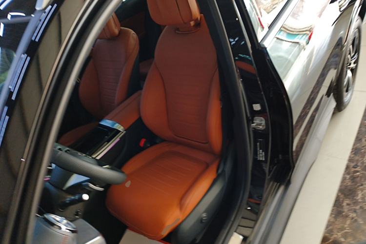 奔驰GLC 2025款 改款 GLC 260 L 4MATIC 豪华型局部细节19