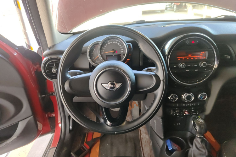 MINI 2015款 1.2T ONE 五门版中控内饰13