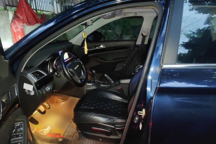 猎豹汽车 猎豹CS10 2016款 2.0T 手动卓越型中控内饰19