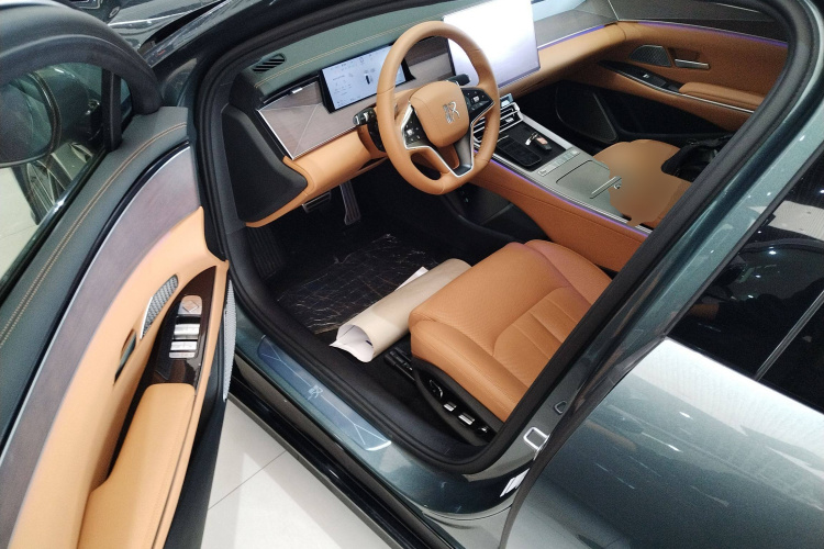 比亚迪 汉L 2025款 DM-p 四驱激光雷达旗舰型中控内饰20