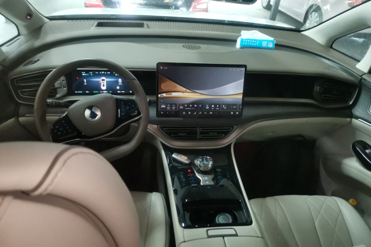 腾势D9 2022款 DM-i 970 四驱旗舰型中控内饰12