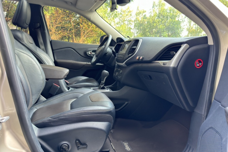 Jeep 自由光 2016款 2.4L 领先版中控内饰7008