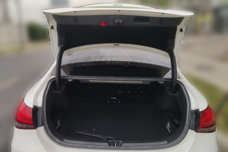 奔驰A级 2021款 A 180 L 运动轿车中控内饰23